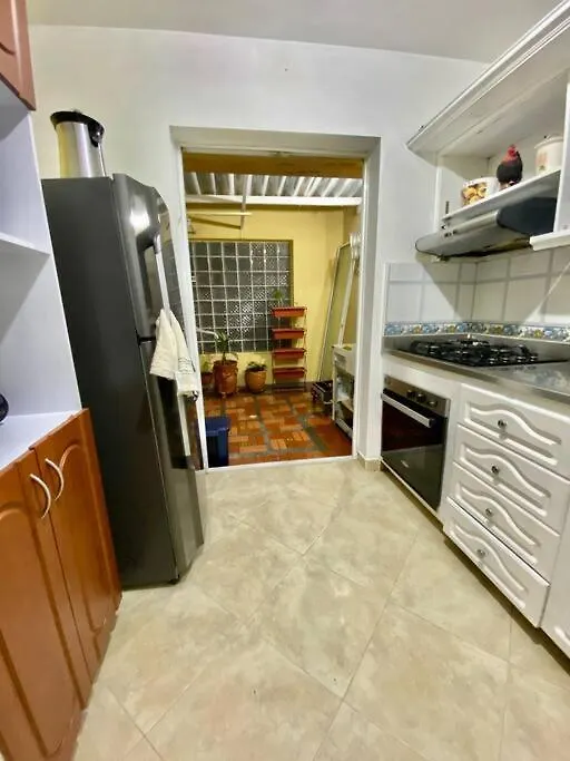 Hospedaje La Castellana. Medellin Apartment